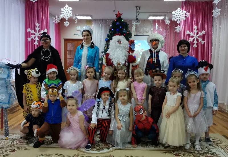 «Новогодний утренник у ребят – Пчелят» 