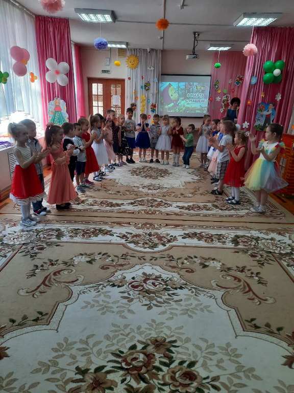 Праздник, посвященный 8 Марта «А ну ка, девочки!»