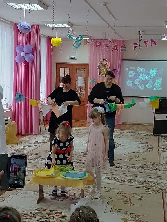 Празднуем 8 марта!
