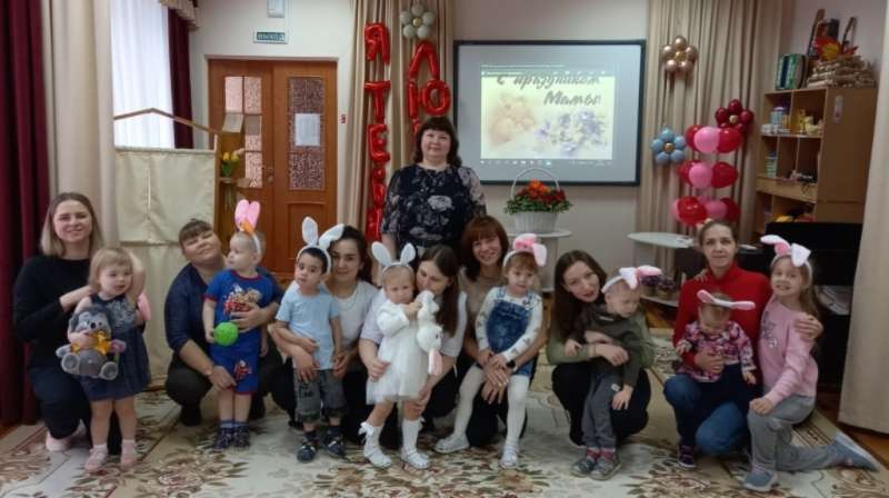 Музыкальное развлечение: «Мамы в гостях у зайчат».