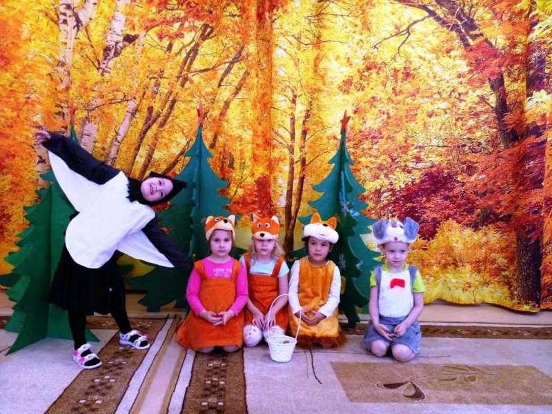В театре нашем, поем и пляшем