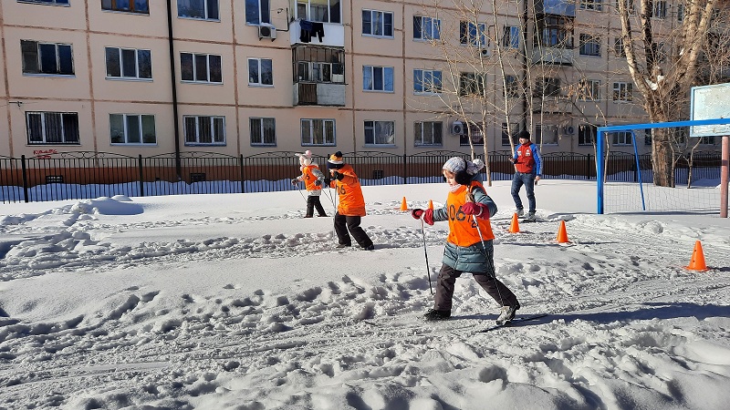 Лыжные гонки в нашем саду!