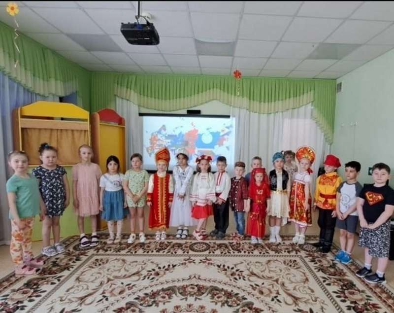   «Дети разных народов – мы мечтою о мире живем»