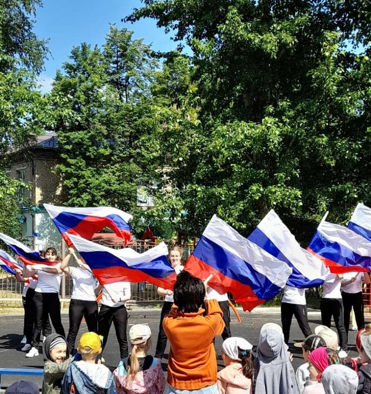 С праздником, моя Россия!