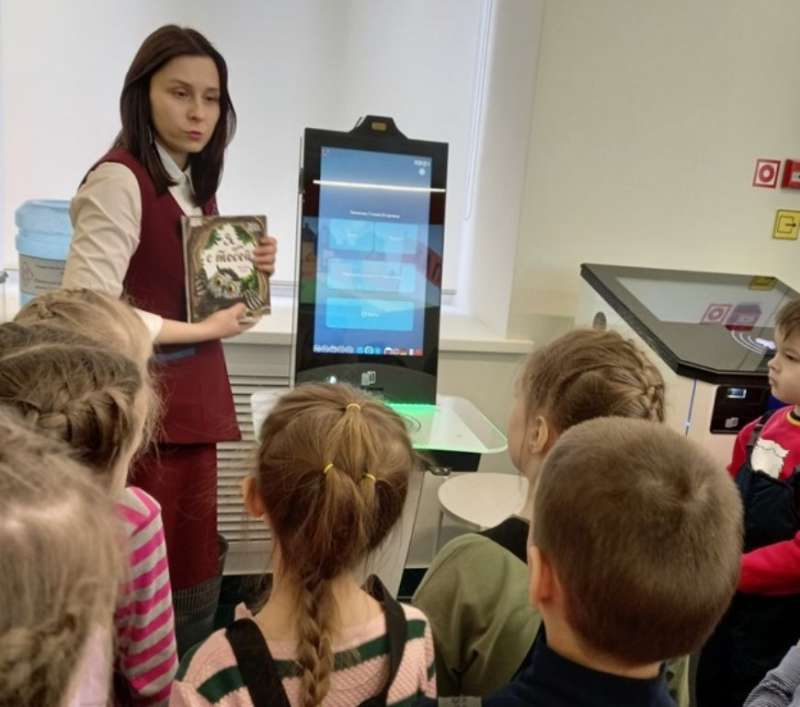 Экскурсия в детскую библиотеку имени К. Я. Лагунова.