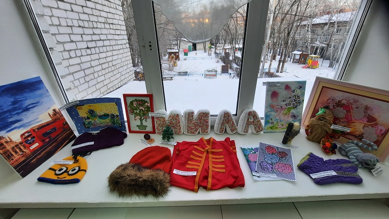 Мама рукодельница!