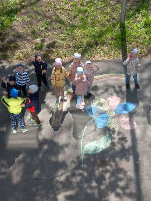 Наши рисунки на асфальте